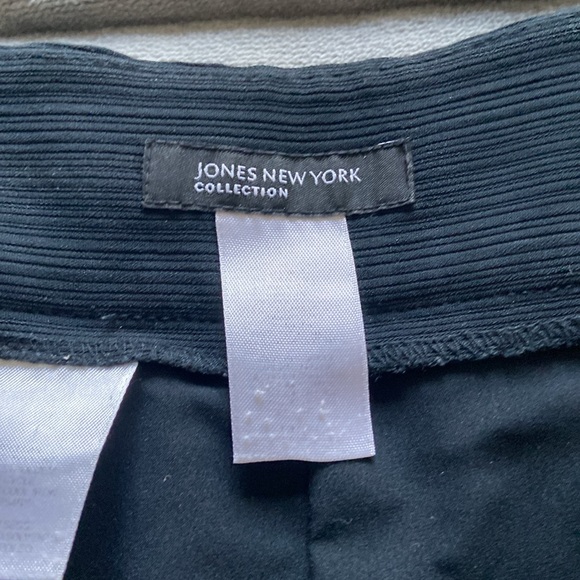 Jones New York Collection 2 piece pant suits. Fully lined. - Picture 4 of 4